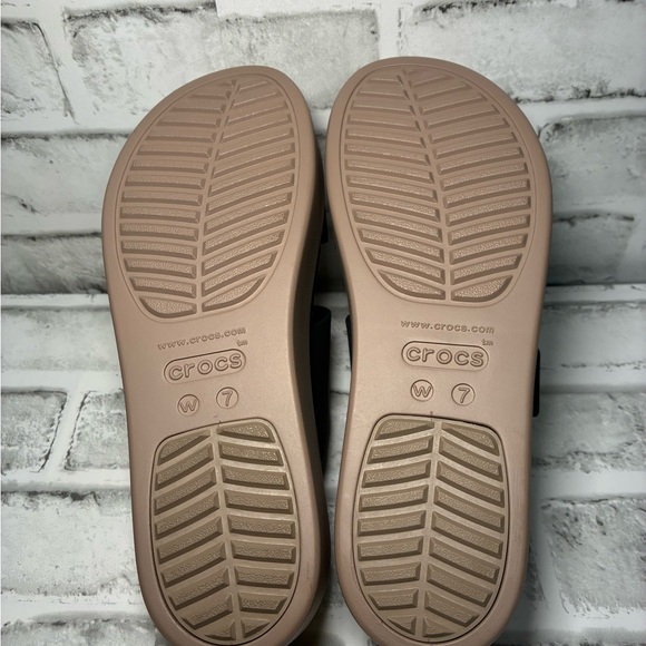 NWT Crocs Brooklyn Platform Sandals in Navy and Tan 7W - Picture 4 of 5